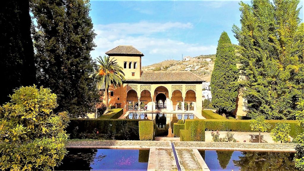 Alhambra private walking tour