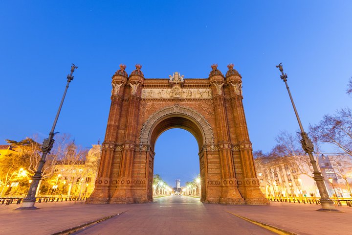 Barcelona Highlights: Private Guided Tour with Hotel/Port Pick-up