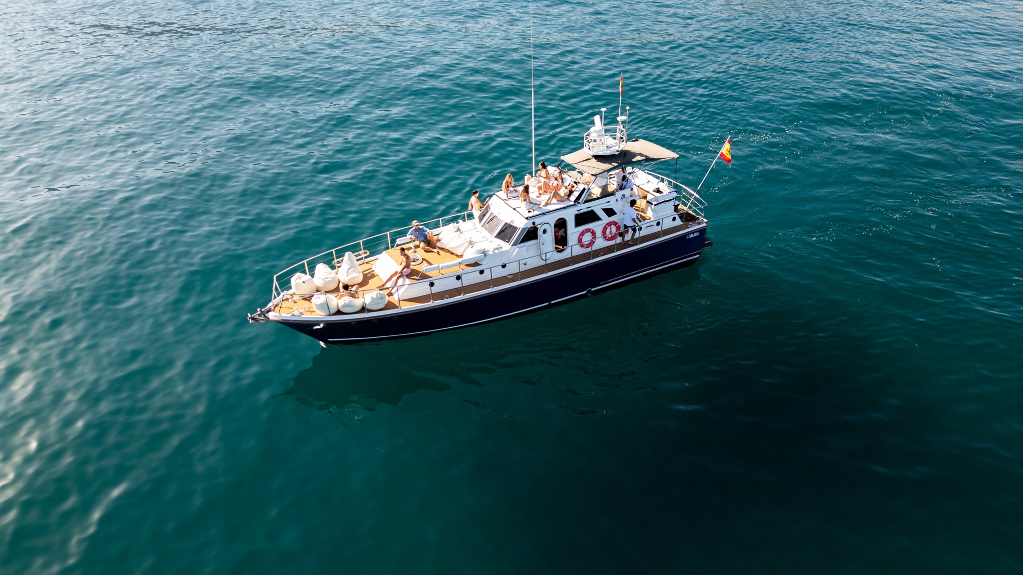 Benalmádena: paseo en barco al atardecer con menú degustación de 8 platos