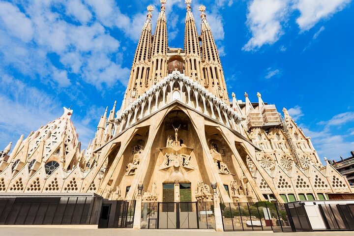 Best of Barcelona Excursion: small-group with pickup/drop-off