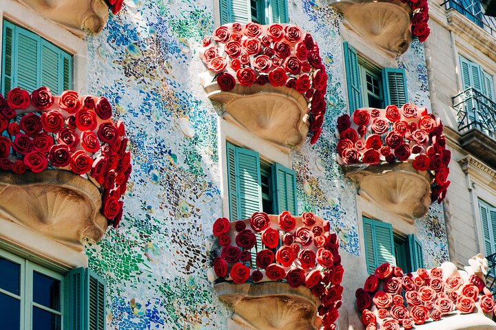 Best of Barcelona: Sagrada Familia, Park Guell, Montjuic & Gothic