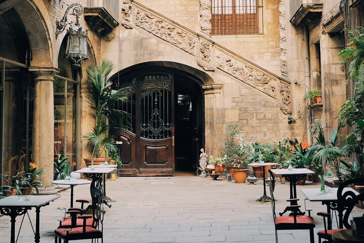 Best of Barcelona: Sagrada Familia, Park Guell, Montjuic & Gothic
