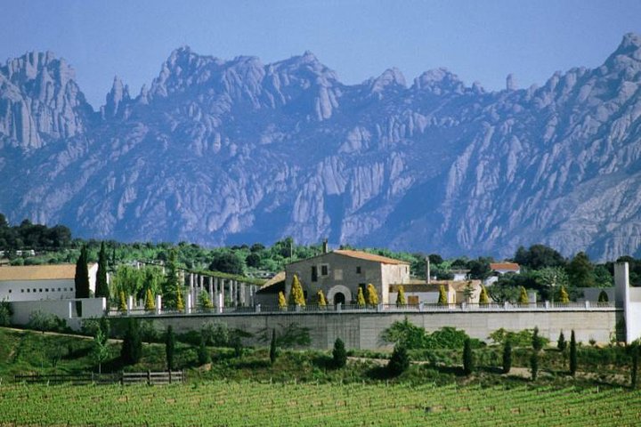 Best of Montserrat: Private Guided Tour with Pick-Up & Drop-Off