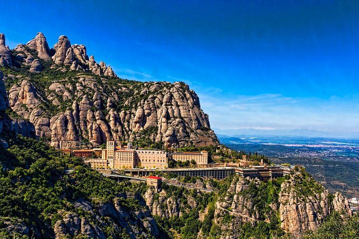 Best of Montserrat: Private Guided Tour with Pick-Up & Drop-Off
