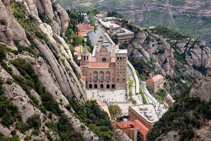 Best of Montserrat: Private Guided Tour with Pick-Up & Drop-Off