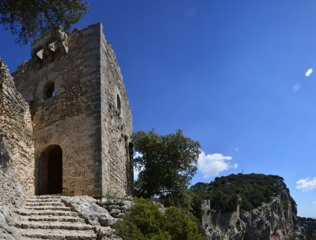 BLUE PEAKS - Private Hike - Alaró Castle (level medium)