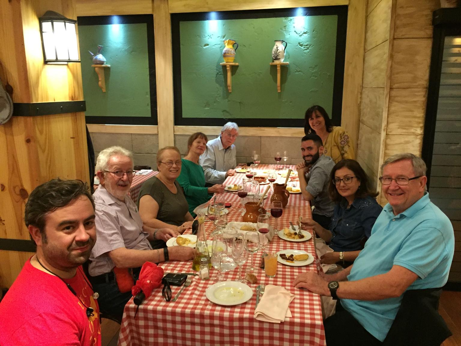 Madrid Local Tapas & History Tour with Dinner