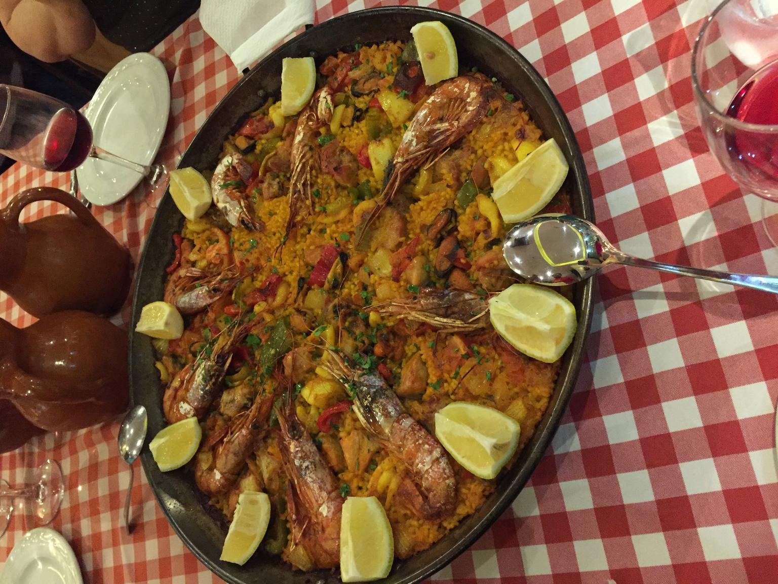 Madrid Local Tapas & History Tour with Dinner