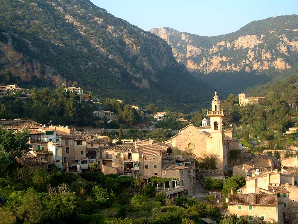 Palma de Mallorca and Valldemossa – Small-Group Shore Excursion