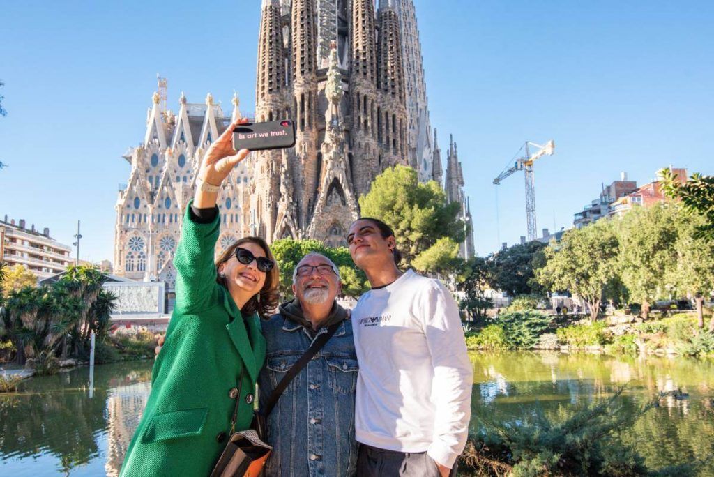 Private Park Güell & Sagrada Familia guided tour with Hotel pickup