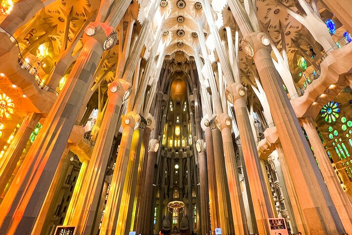 Sagrada Familia Small Group Guided Tour with Skip the Line Ticket