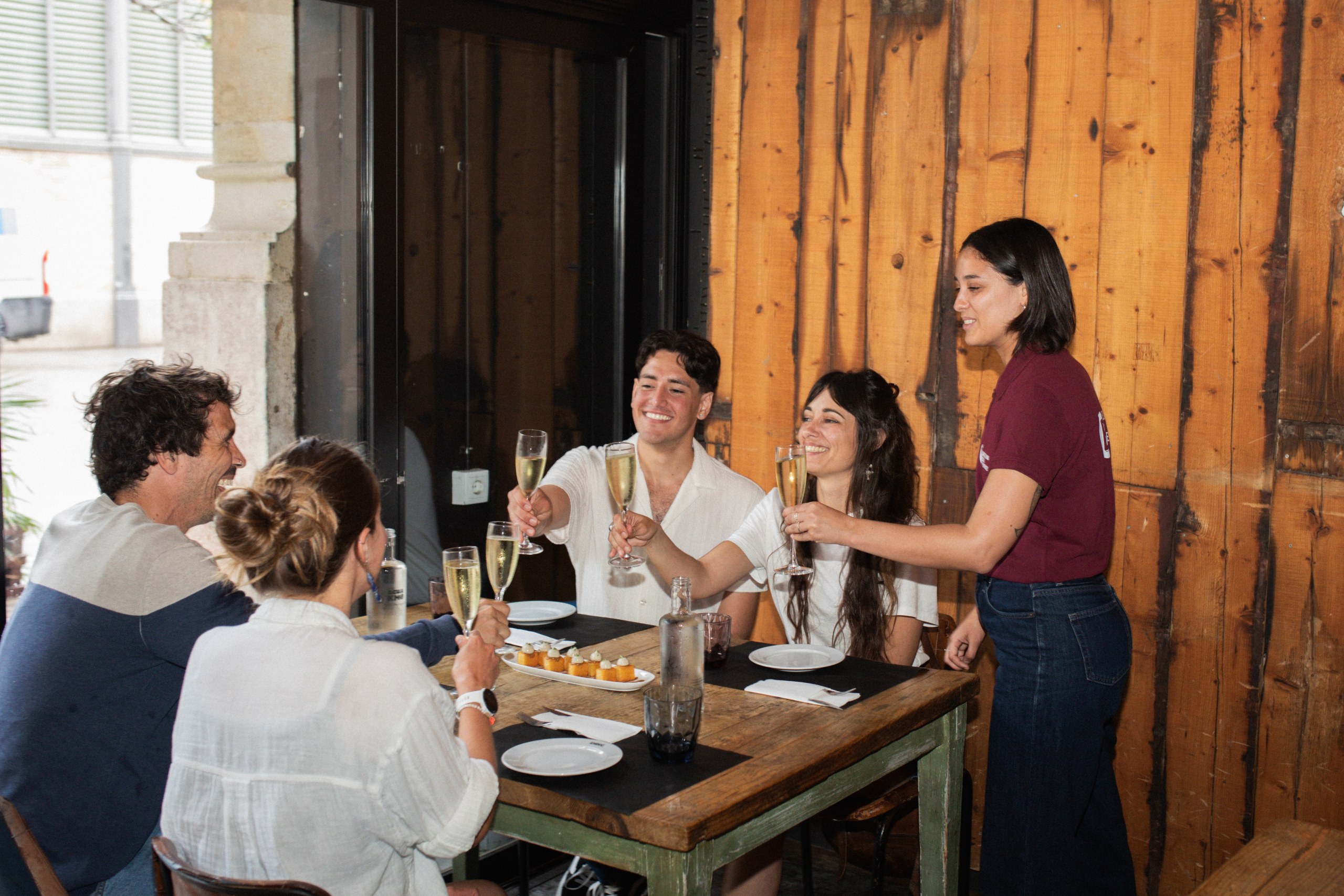 Tapas & Wine Experience