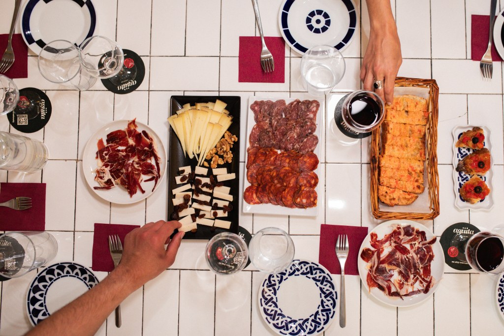 Tapas & Wine Experience
