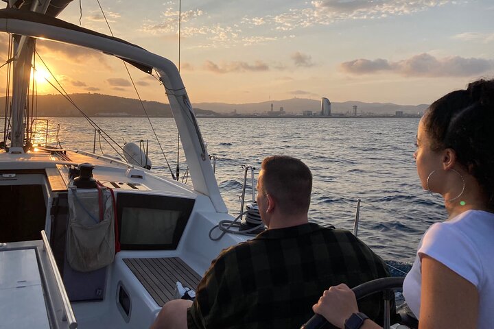 2 Hour Sunset Sailing Experience including open bar and Tapas