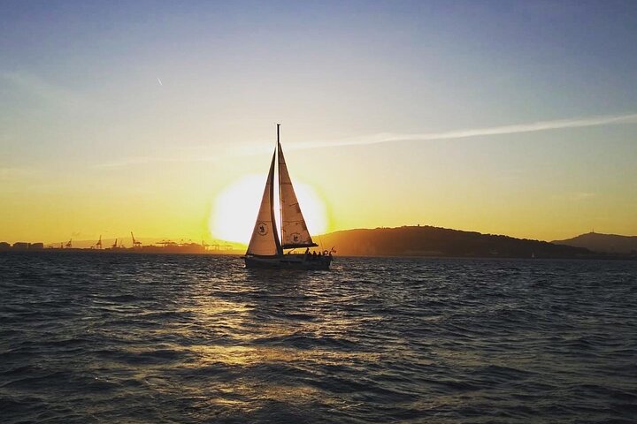 2 Hour Sunset Sailing Experience including open bar and Tapas