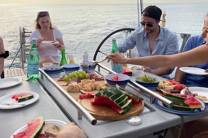2 Hour Sunset Sailing Experience including open bar and Tapas