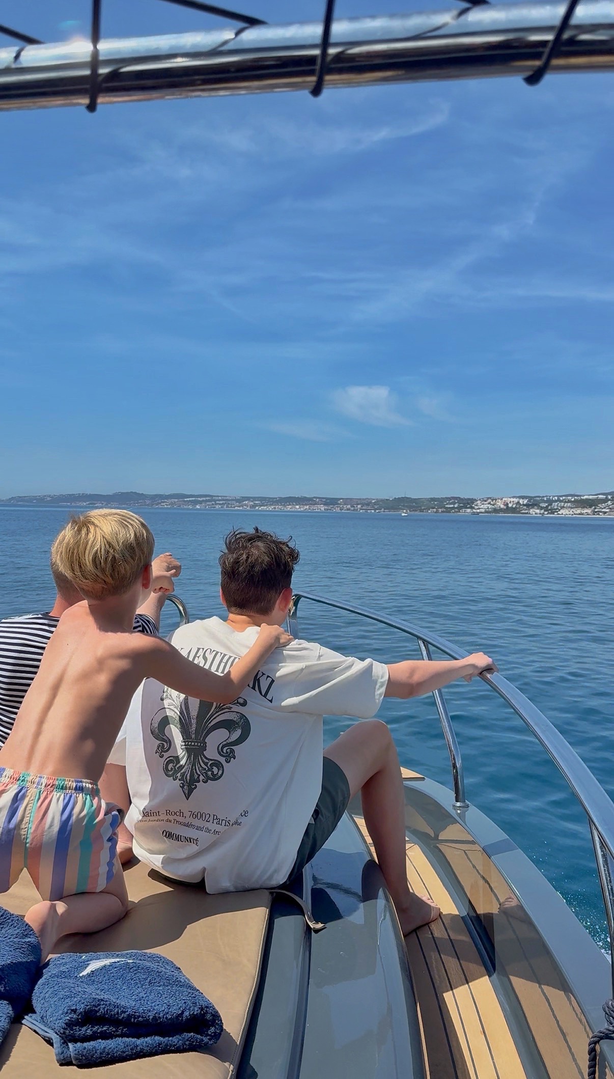 2H Private Dolphin Trip With Drinks Included in Estepona
