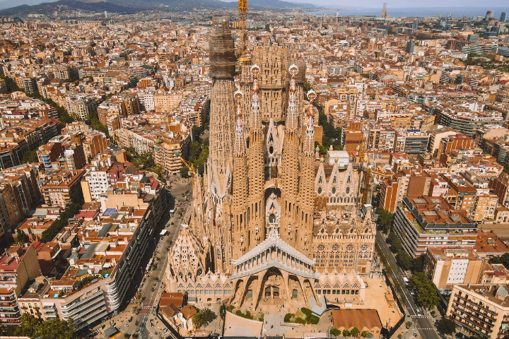 Barcelona Christmas Lights Self Guided Walking Tour with an APP