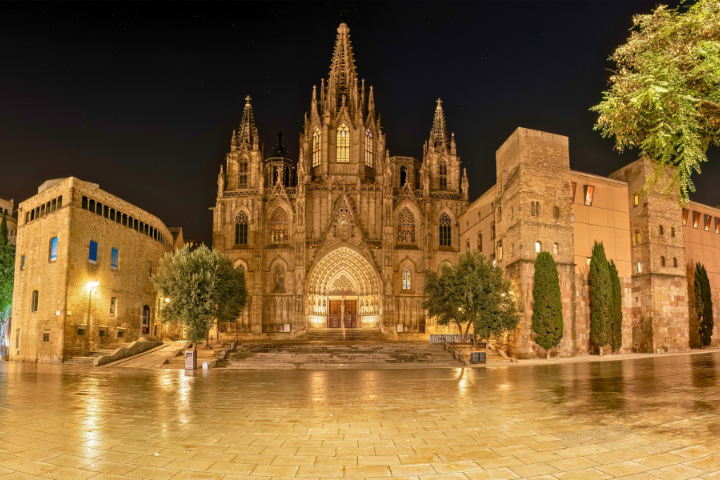 Barcelona Christmas Lights Self Guided Walking Tour with an APP