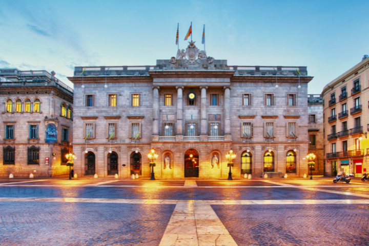Barcelona Christmas Lights Self Guided Walking Tour with an APP