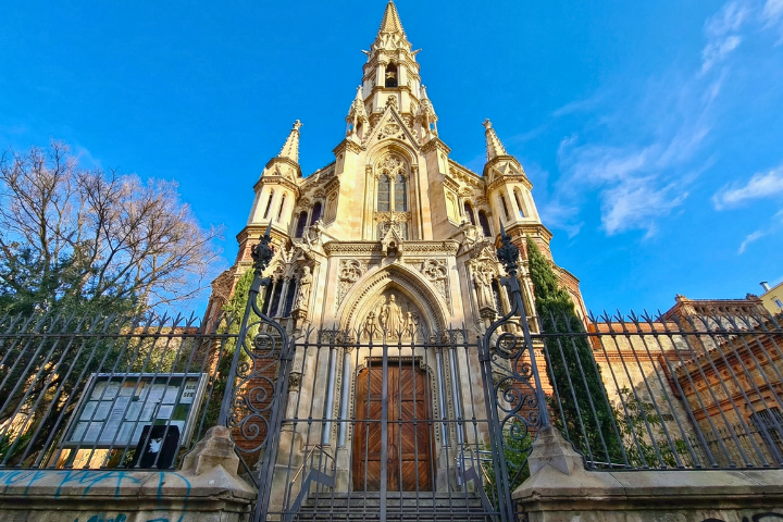 Barcelona Eixample Highlights Self Guided Walking Tour with an APP