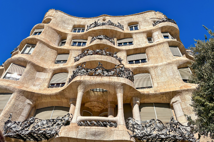 Barcelona Eixample Highlights Self Guided Walking Tour with an APP
