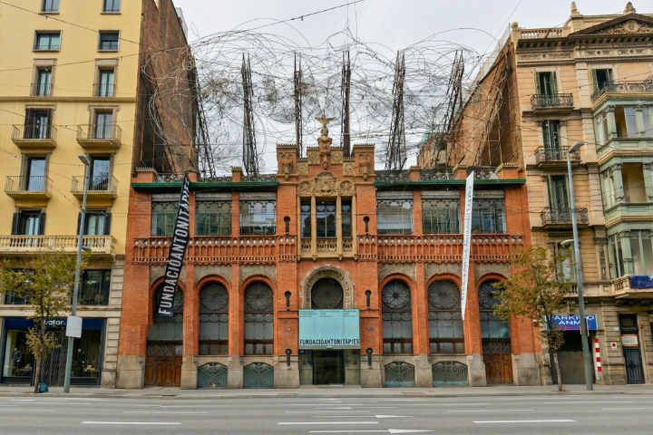 Barcelona Eixample Highlights Self Guided Walking Tour with an APP
