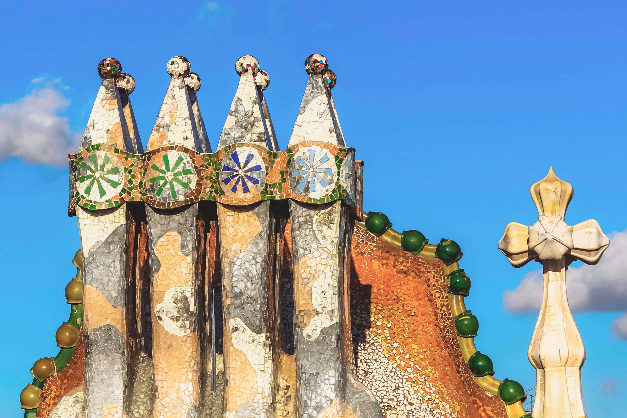 Barcelona: Gaudí masterpieces Walking Tour with Audio Guide App