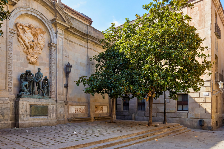 Barcelona Gothic Quarter Self Guided Walking Tour with an APP
