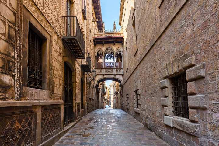 Barcelona Gothic Quarter Self Guided Walking Tour with an APP