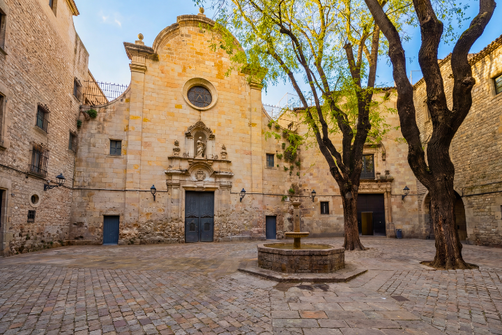 Barcelona Gothic Quarter Self Guided Walking Tour with an APP