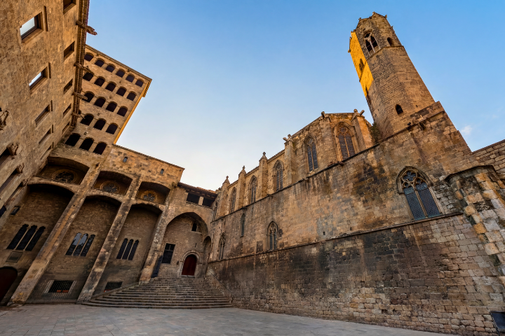 Barcelona Gothic Quarter Self Guided Walking Tour with an APP
