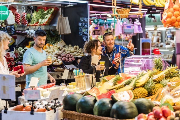Barcelona: Private & Custom Walking Tour with a Local (8-hours)