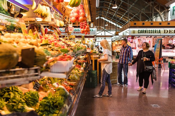 Barcelona: Private & Custom Walking Tour with a Local (8-hours)
