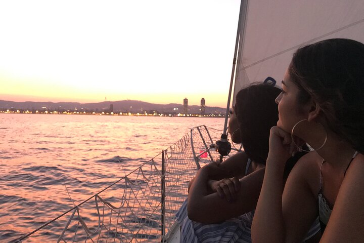 Barcelona Sensational Sunset Tour with Open Bar & Tapas