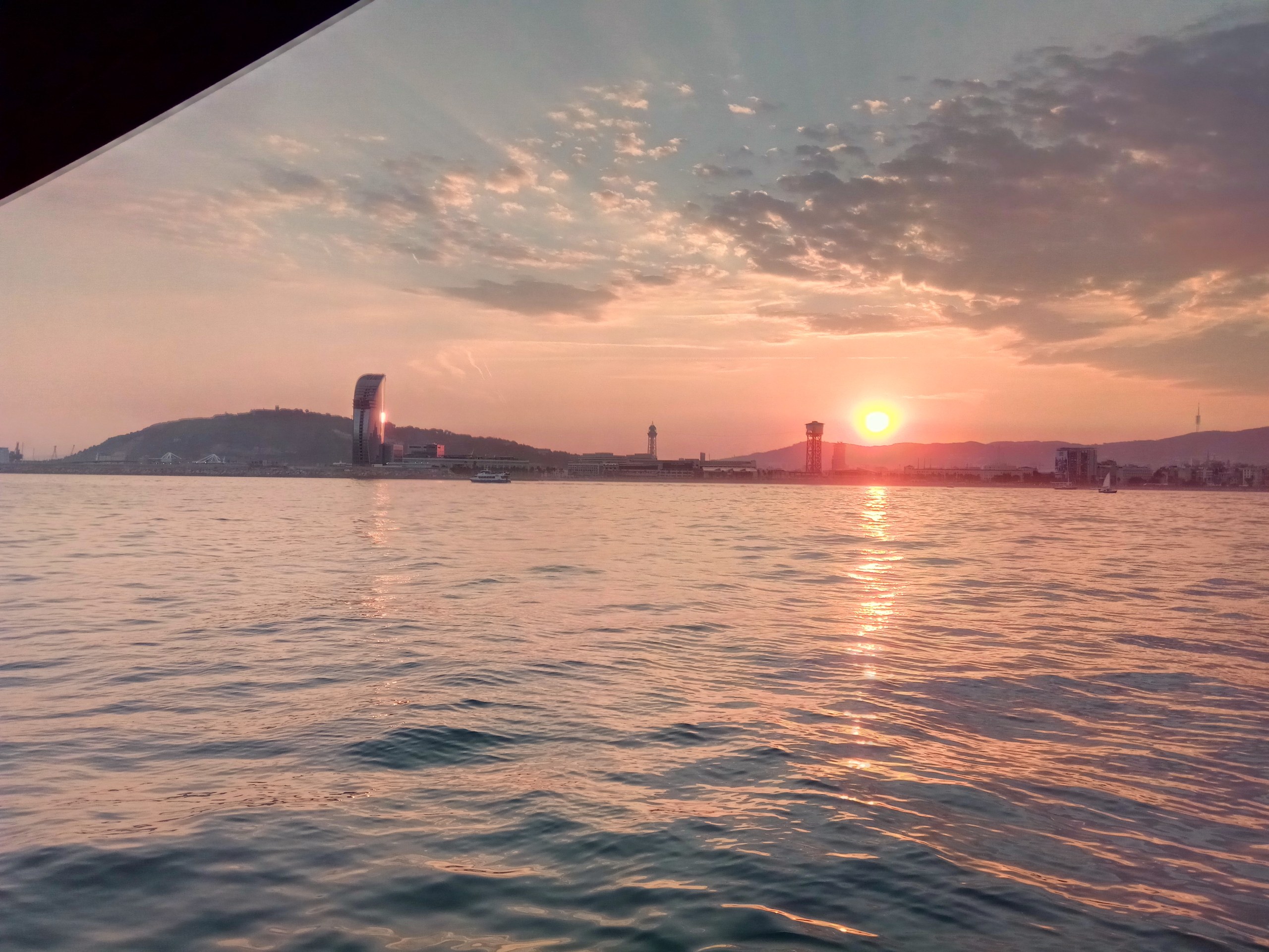Barcelona Sensational Sunset Tour with Open Bar & Tapas