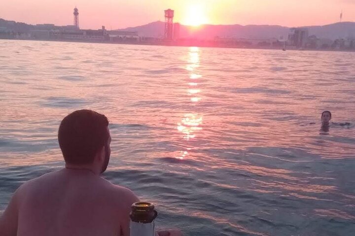 Barcelona Sensational Sunset Tour with Open Bar & Tapas