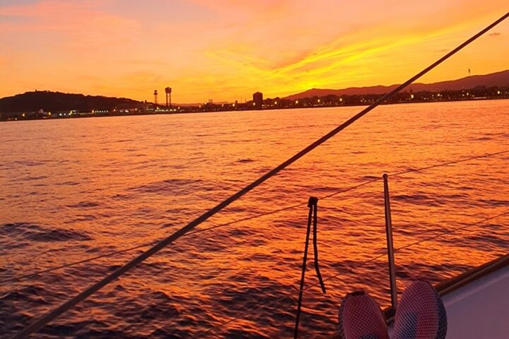 Barcelona Sunset Private Sailing & Live Spanish Guitar & open Bar (max 8)