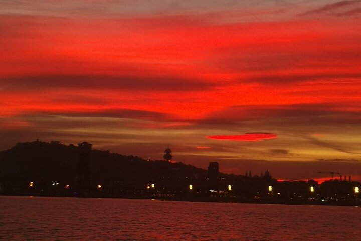 Barcelona Sunset Private Sailing with Live Saxophone and Open bar (max 8)