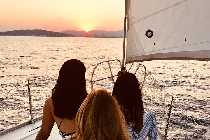 Barcelona Sunset Private Sailing with Live Saxophone and Open bar (max 8)