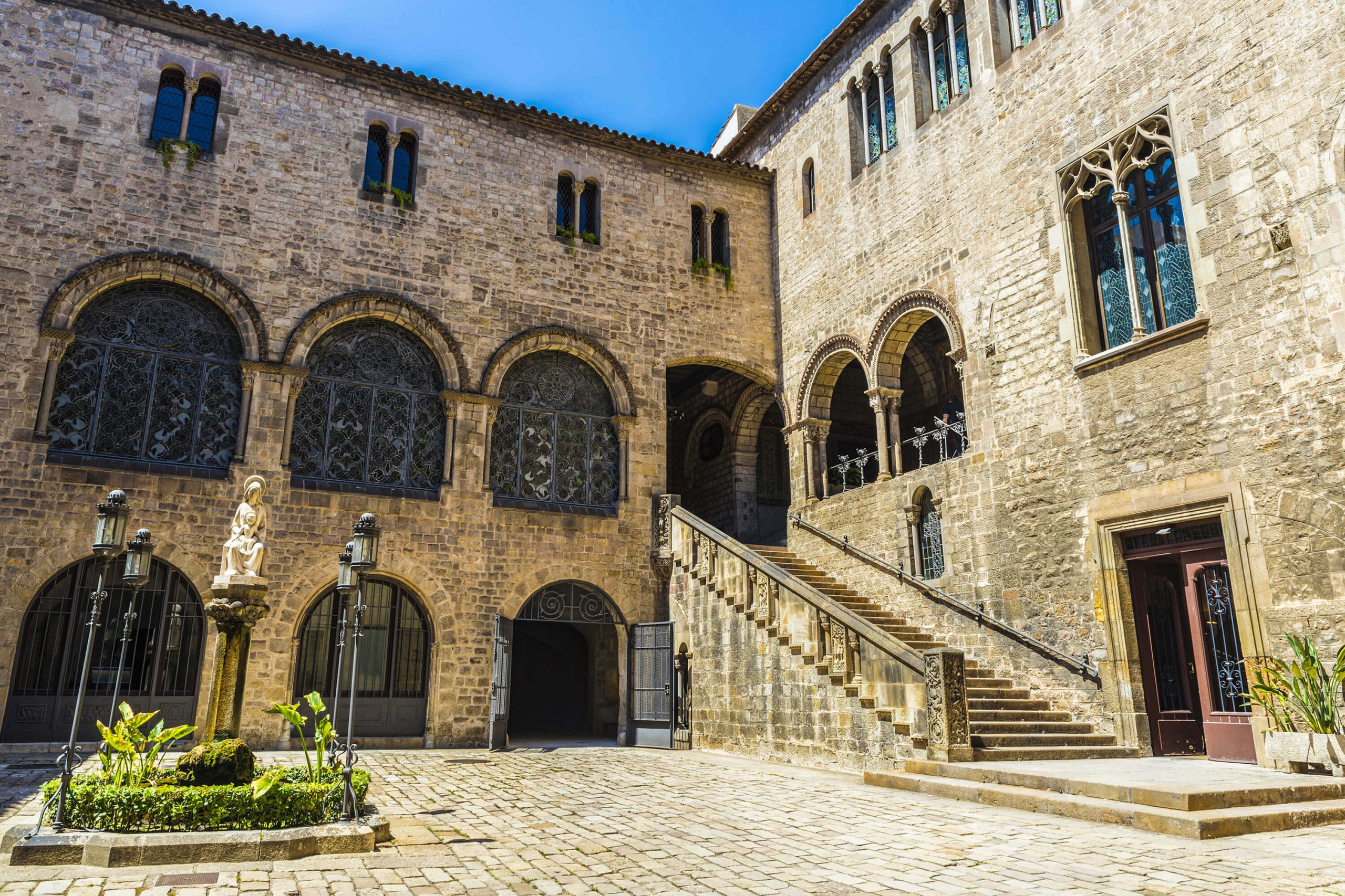 Barcelona: tour of the Gothic Quarter with audio guide app