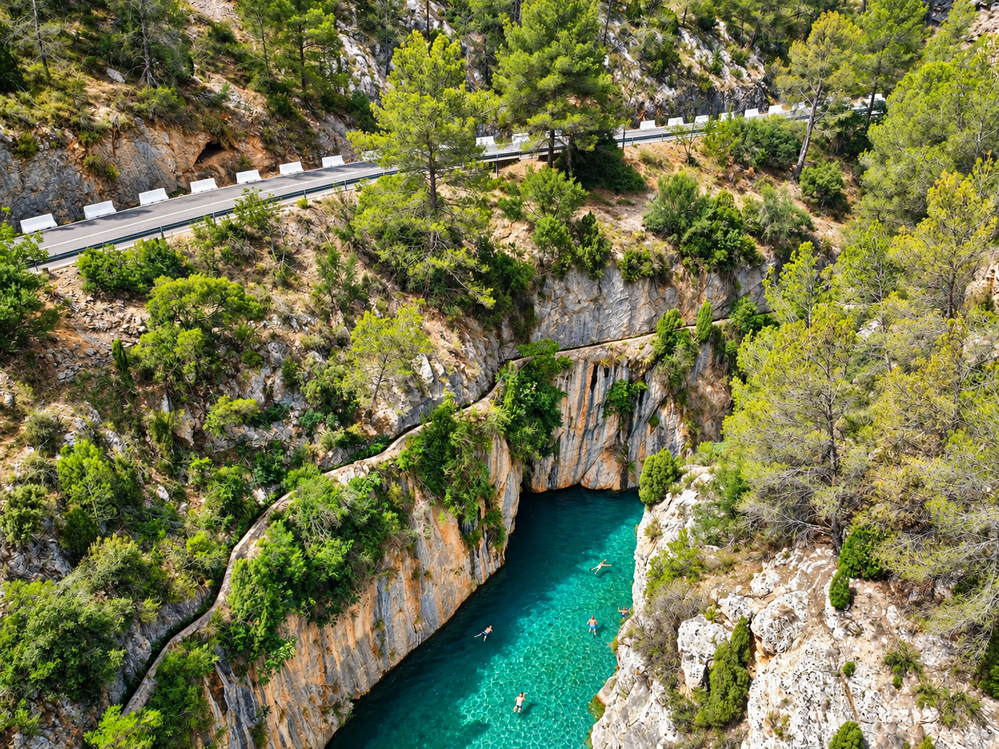 Desde Valencia: Montanejos + Cascadas + Parada Sorpresa + Regalo
