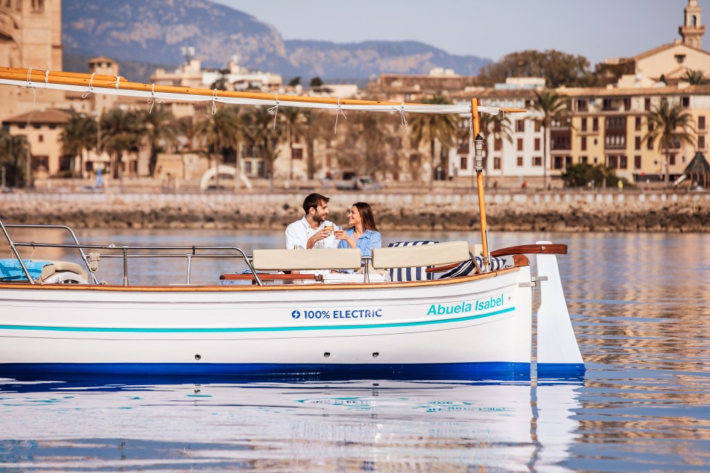 Discover Palma Bay - Premium llaut Experience