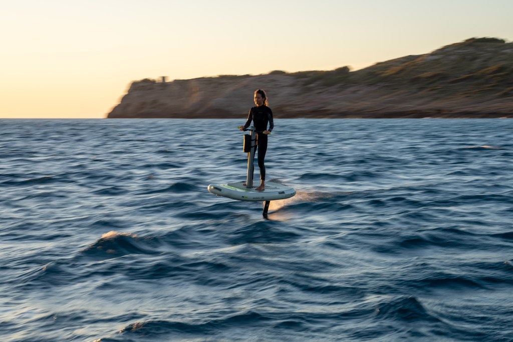 Estepona-Marbella: E-Foil rental with instructions for the beginner