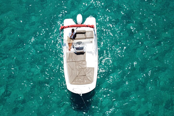 Unlicensed boat