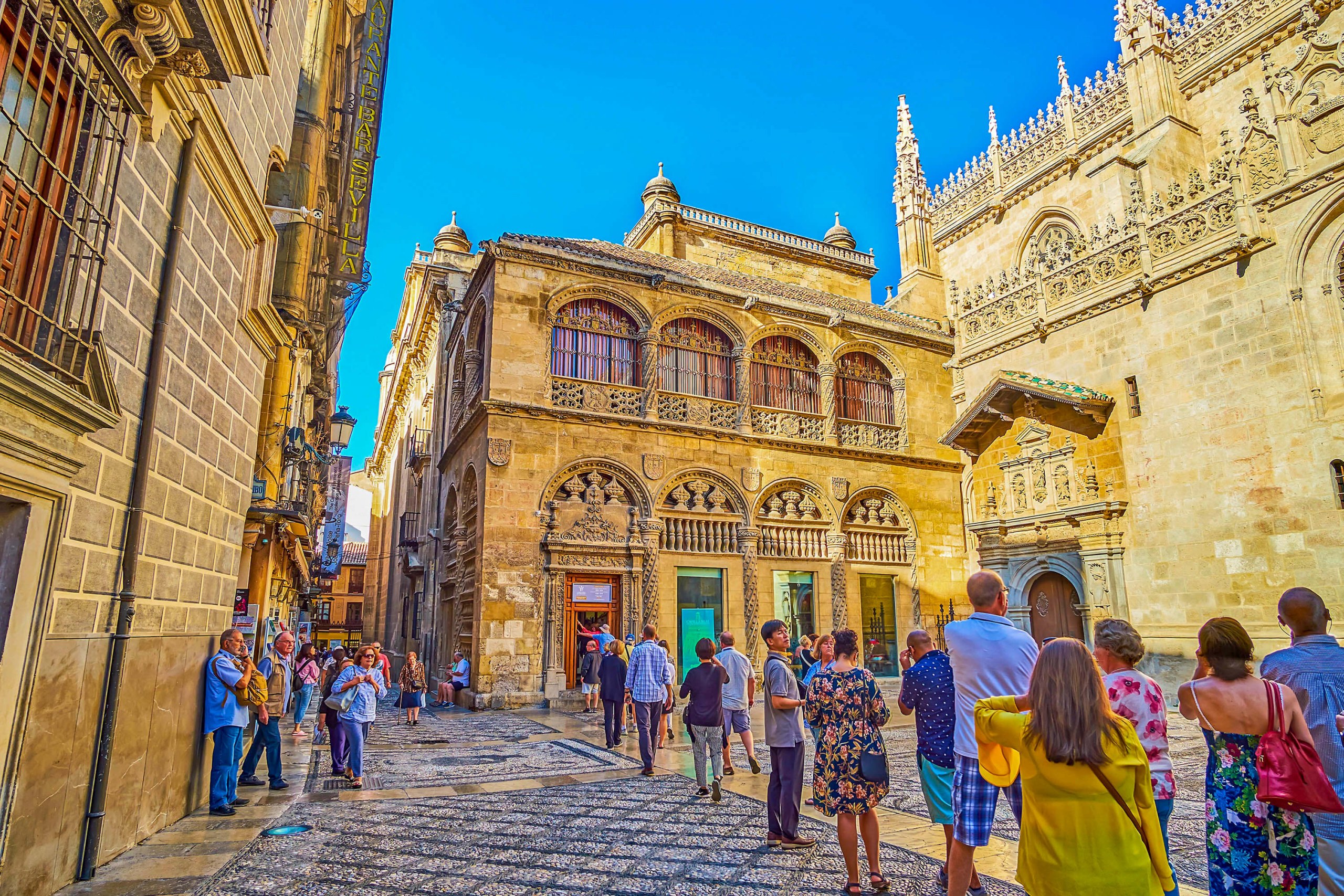 Granada Walking Tour with an Audio Guide on Your Smartphone
