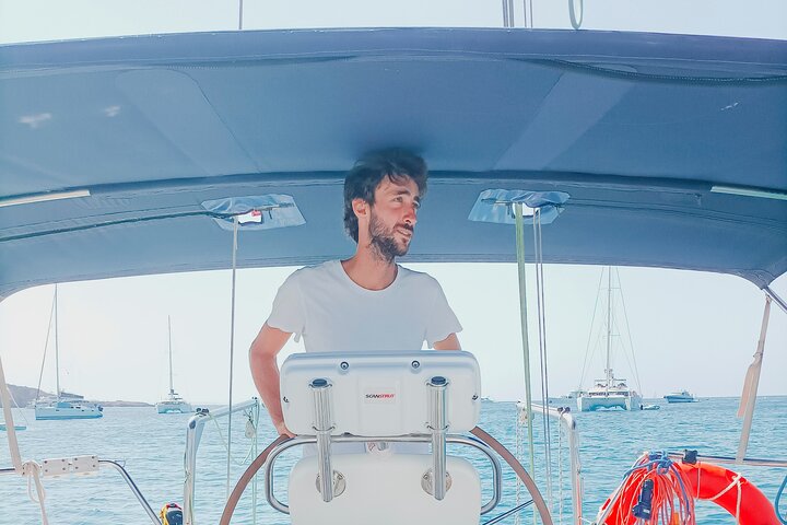 This is me: Agus, skipper of Boomerang (Deluxe) sailboat!