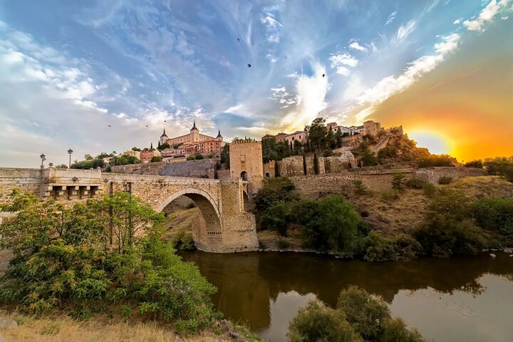 Madrid to Lisbon up to 2 stops in Toledo and Merida