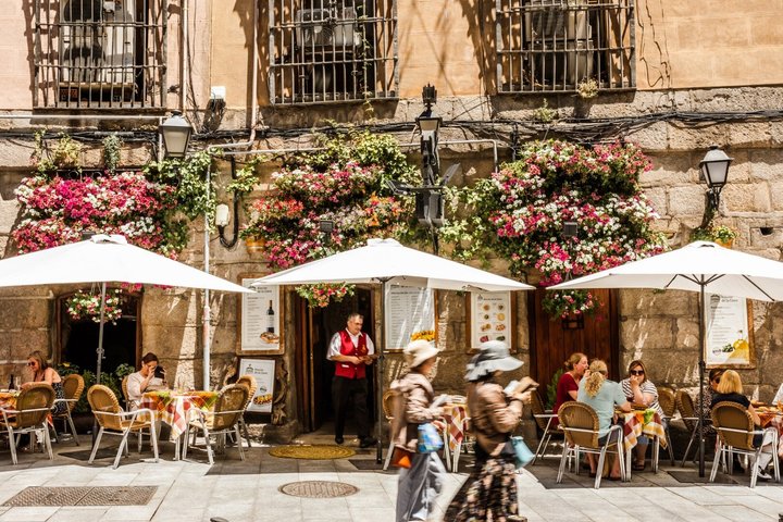 Malasaña: Private Custom Tour with a Local– Street Art & Culture