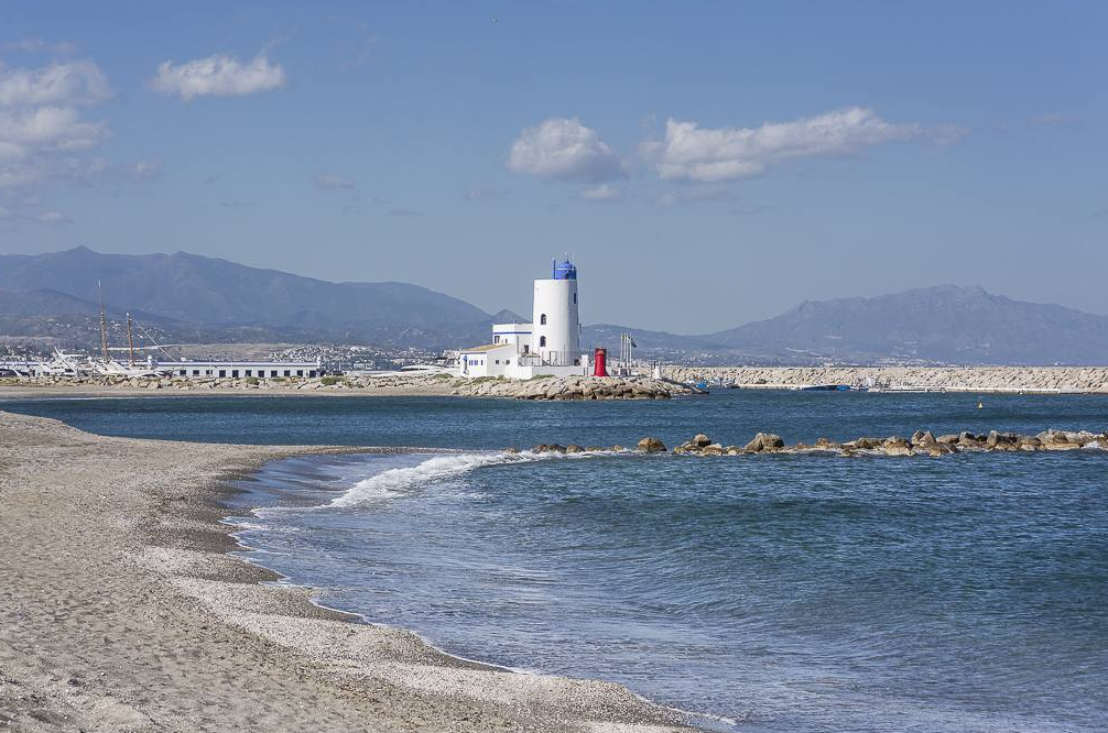 Enjoy the calm of the sea, the sun and the breathtaking views of the Costa del Sol while we sail.